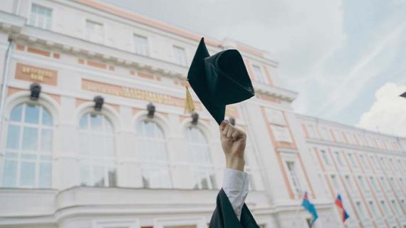 Apostille untuk Pendidikan: Mengapa Anda Perlu Mengurusnya untuk Melanjutkan Studi ke Luar Negeri